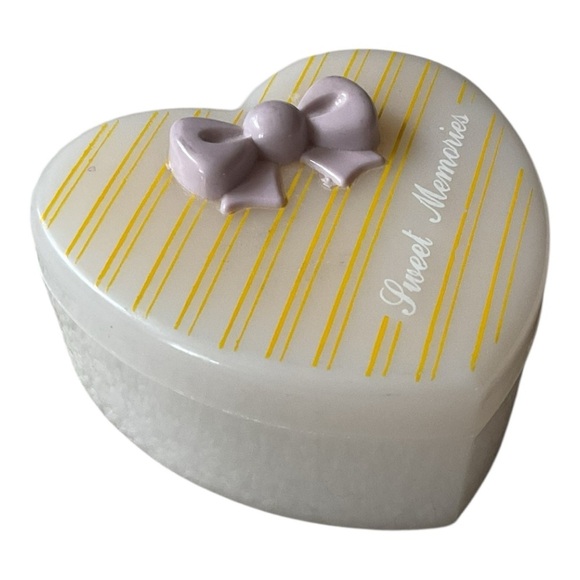 Vintage Sweet Memories Heart Nesting Boxes Set of 3 with Bow Lids Pastel Decor - Picture 2 of 8